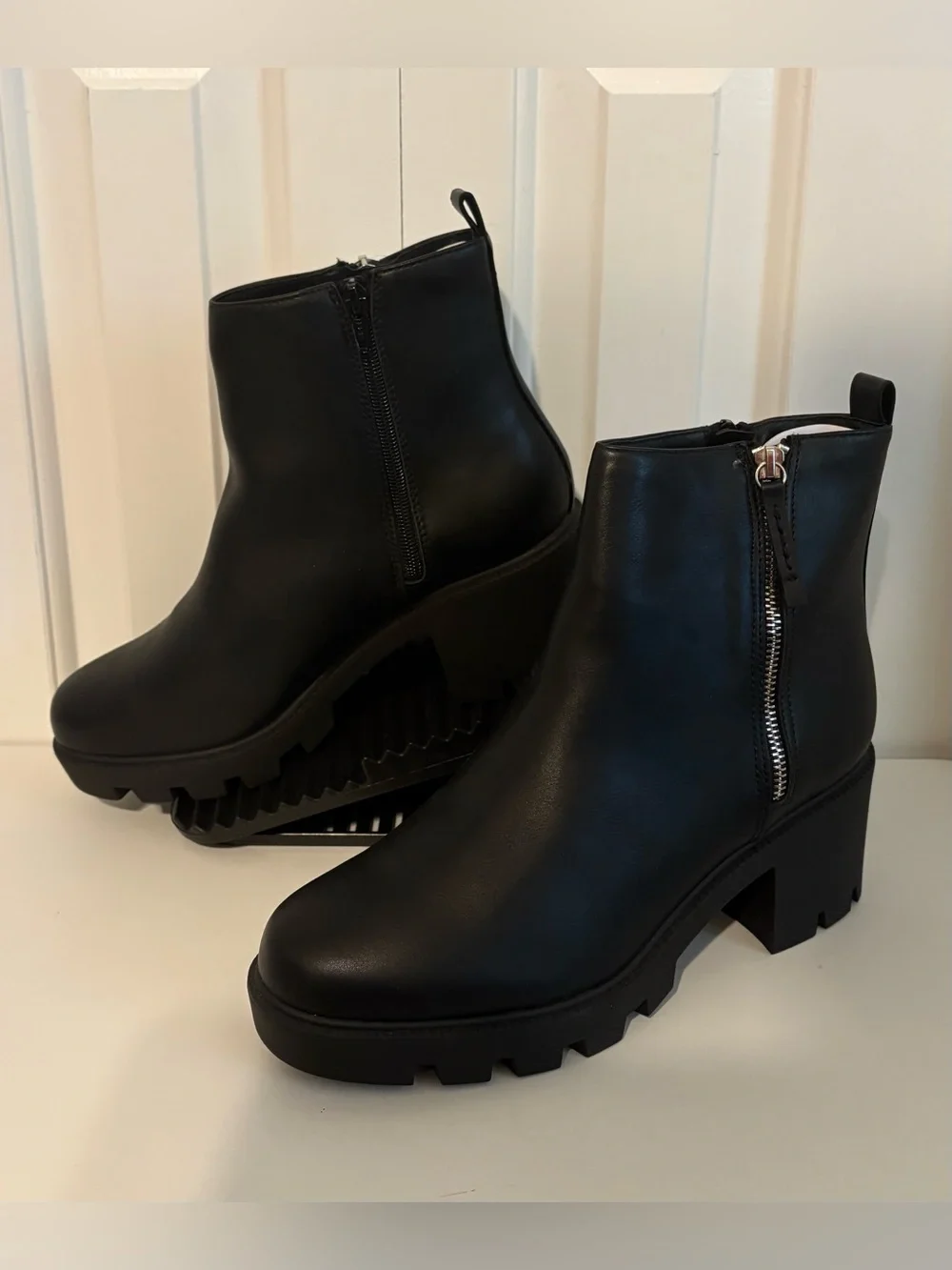 DV by DOLCE VITA Black Lug Platform Sole Chelsea Ankle Booties, NWOT, Size 10